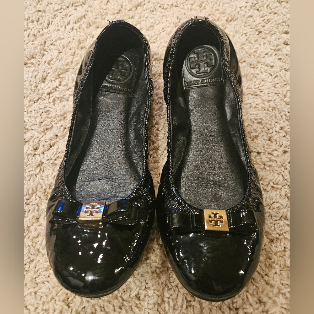 Tory Burch Shiny Patent Leather Black Flats with Gold Accent 6.5